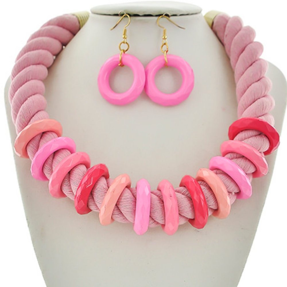 GOLD TONE PINK ROPE STATEMENT NECKLACE & EARRINGS